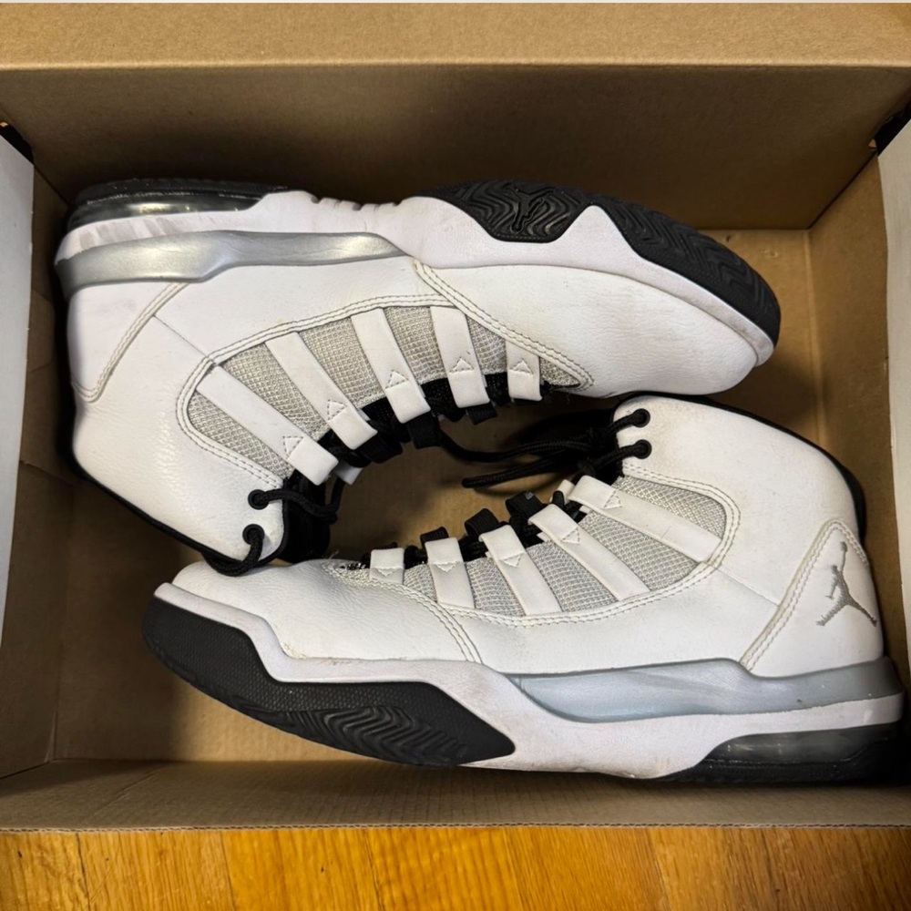 Jordan Max Aura